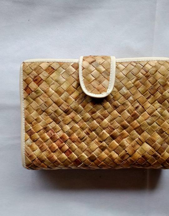 Dompet Anyaman Eceng Gondok